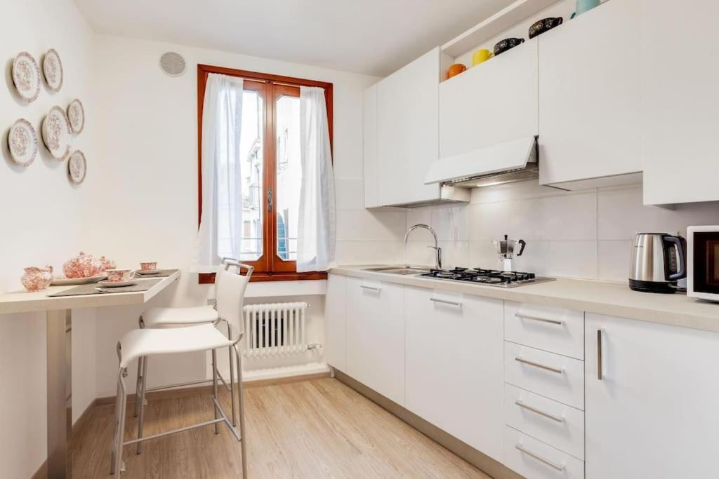 Cozy Apartment per 4 vicino San Marco Venecia Exterior foto